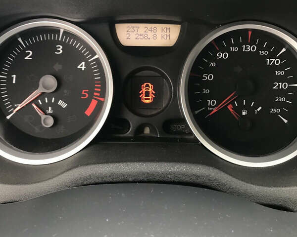 Серый Рено Меган, объемом двигателя 1.46 л и пробегом 237 тыс. км за 4800 $, фото 4 на Automoto.ua