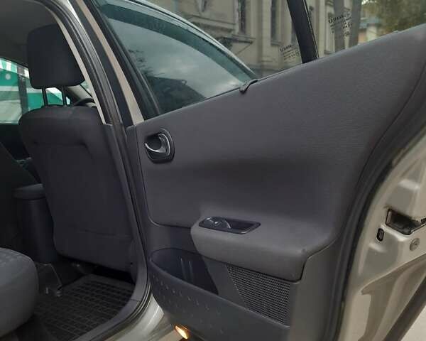 Серый Рено Меган, объемом двигателя 1.6 л и пробегом 234 тыс. км за 4999 $, фото 4 на Automoto.ua