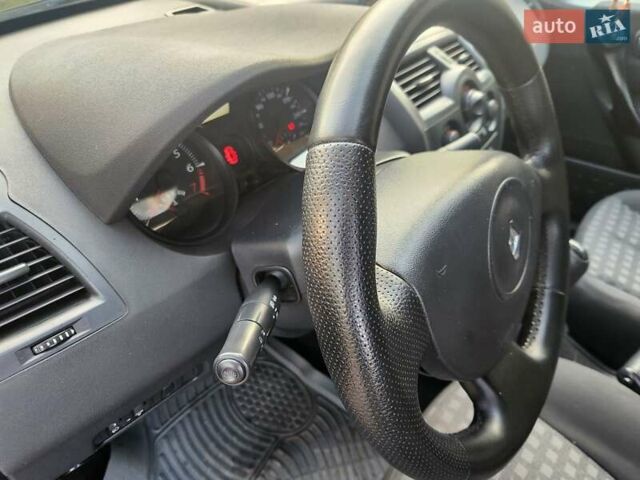 Серый Рено Меган, объемом двигателя 1.6 л и пробегом 248 тыс. км за 5300 $, фото 21 на Automoto.ua