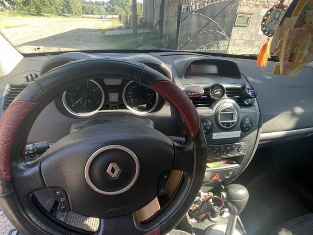 Серый Рено Меган, объемом двигателя 2 л и пробегом 263 тыс. км за 5200 $, фото 4 на Automoto.ua