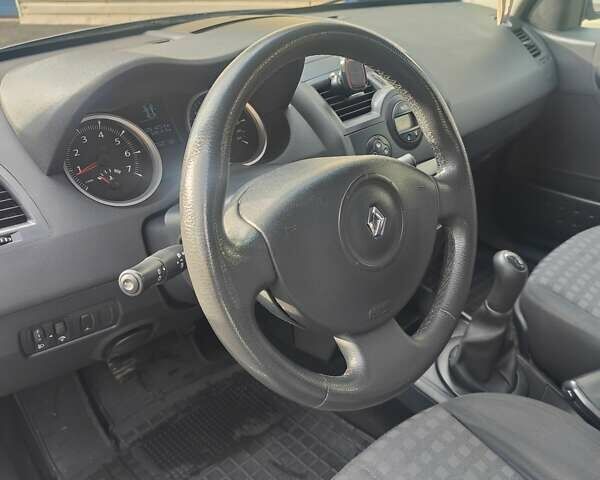 Сірий Рено Меган, об'ємом двигуна 1.6 л та пробігом 226 тис. км за 5100 $, фото 7 на Automoto.ua