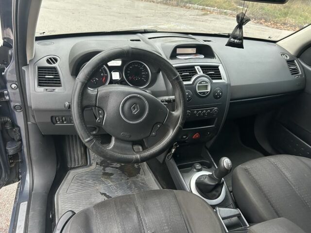 Серый Рено Меган, объемом двигателя 1.6 л и пробегом 507 тыс. км за 3700 $, фото 4 на Automoto.ua