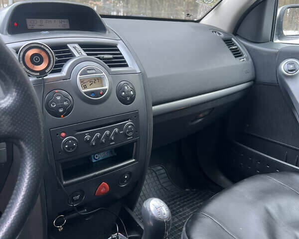 Серый Рено Меган, объемом двигателя 1.6 л и пробегом 308 тыс. км за 5200 $, фото 10 на Automoto.ua