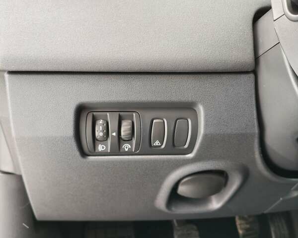 Серый Рено Меган, объемом двигателя 1.6 л и пробегом 175 тыс. км за 5499 $, фото 14 на Automoto.ua