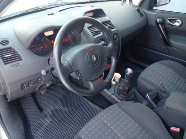 Сірий Рено Меган, об'ємом двигуна 1.5 л та пробігом 260 тис. км за 4100 $, фото 5 на Automoto.ua