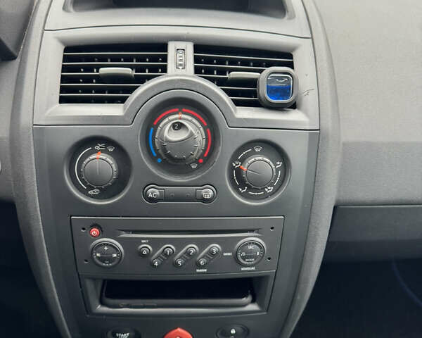 Серый Рено Меган, объемом двигателя 1.6 л и пробегом 193 тыс. км за 5000 $, фото 13 на Automoto.ua