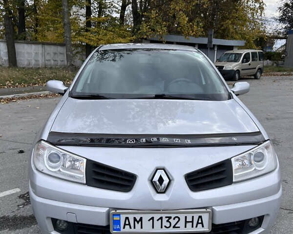 Рено Меган 2007 в Житомире на Automoto.ua Серый Рено Меган, объемом двигателя 1.6 л и пробегом 218 тыс. км за 4900 $, фото 2 на Automoto.ua