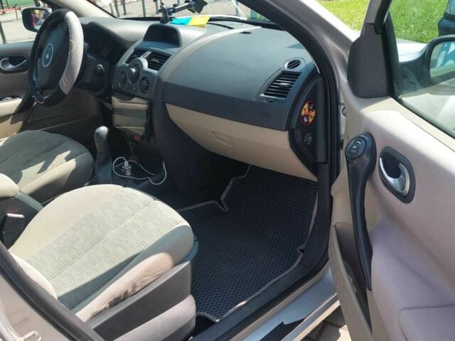 Серый Рено Меган, объемом двигателя 1.6 л и пробегом 270 тыс. км за 3800 $, фото 15 на Automoto.ua