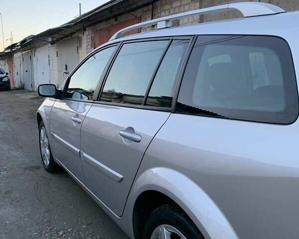 Серый Рено Меган, объемом двигателя 2 л и пробегом 162 тыс. км за 6299 $, фото 68 на Automoto.ua