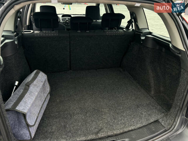 Рено Меган 2007 в Кривом Роге на Automoto.ua Серый Рено Меган, объемом двигателя 1.46 л и пробегом 290 тыс. км за 5500 $, фото 12 на Automoto.ua