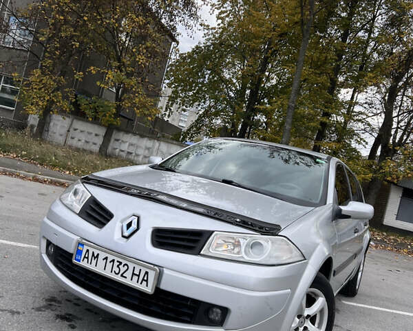 Рено Меган 2007 в Житомире на Automoto.ua Серый Рено Меган, объемом двигателя 1.6 л и пробегом 218 тыс. км за 4900 $, фото 1 на Automoto.ua