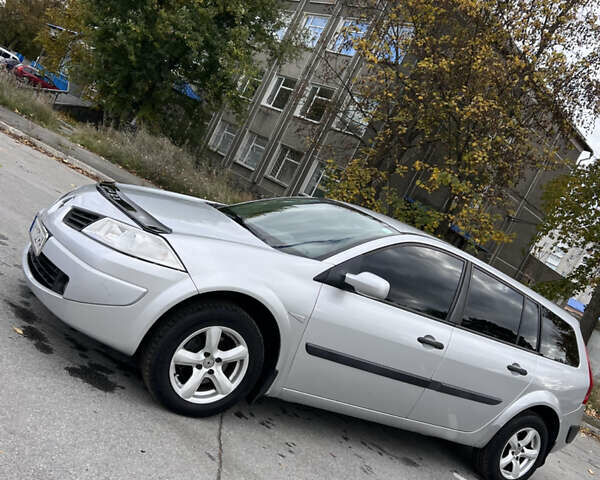 Рено Меган 2007 в Житомире на Automoto.ua Серый Рено Меган, объемом двигателя 1.6 л и пробегом 218 тыс. км за 4900 $, фото 3 на Automoto.ua