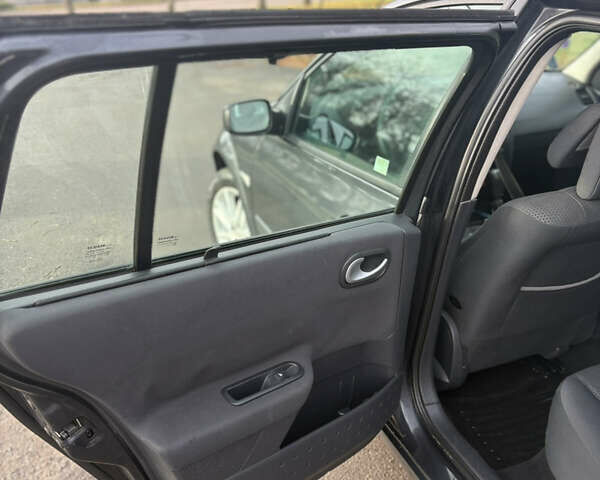 Серый Рено Меган, объемом двигателя 1.6 л и пробегом 215 тыс. км за 5400 $, фото 11 на Automoto.ua