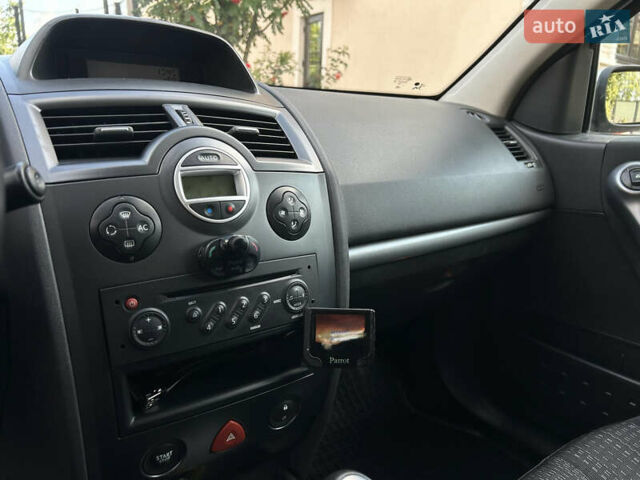 Рено Меган 2007 в Виннице на Automoto.ua Серый Рено Меган, объемом двигателя 1.6 л и пробегом 178 тыс. км за 5850 $, фото 37 на Automoto.ua