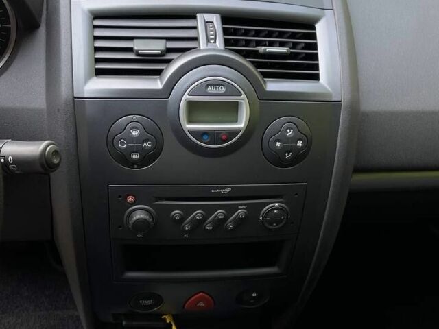 Серый Рено Меган, объемом двигателя 1.6 л и пробегом 107 тыс. км за 5550 $, фото 5 на Automoto.ua