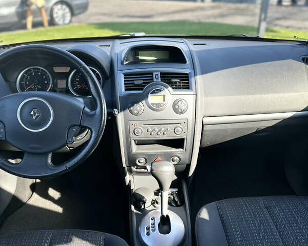 Серый Рено Меган, объемом двигателя 2 л и пробегом 134 тыс. км за 5600 $, фото 6 на Automoto.ua