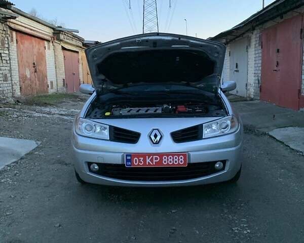 Серый Рено Меган, объемом двигателя 2 л и пробегом 162 тыс. км за 6299 $, фото 44 на Automoto.ua