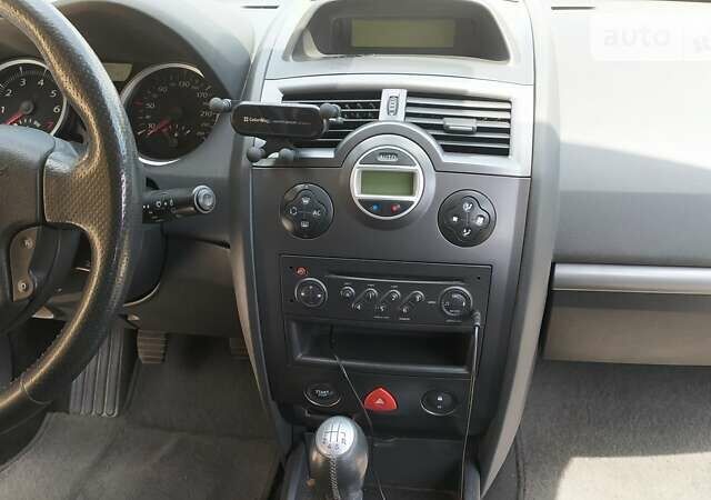 Серый Рено Меган, объемом двигателя 2 л и пробегом 288 тыс. км за 5500 $, фото 13 на Automoto.ua