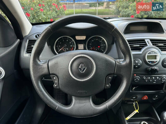 Рено Меган 2007 в Виннице на Automoto.ua Серый Рено Меган, объемом двигателя 1.6 л и пробегом 178 тыс. км за 5850 $, фото 43 на Automoto.ua