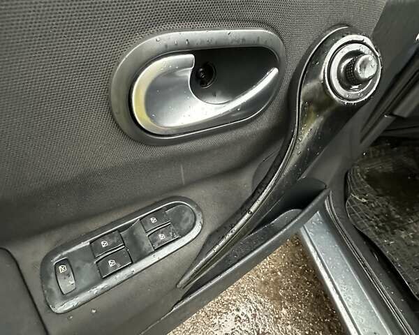 Серый Рено Меган, объемом двигателя 1.6 л и пробегом 248 тыс. км за 5500 $, фото 21 на Automoto.ua