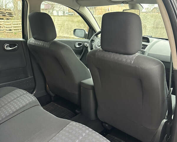 Серый Рено Меган, объемом двигателя 1.6 л и пробегом 174 тыс. км за 5550 $, фото 12 на Automoto.ua