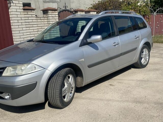 Рено Меган 2008 в Житомире на Automoto.ua Серый Рено Меган, объемом двигателя 1.9 л и пробегом 257 тыс. км за 5299 $, фото 1 на Automoto.ua