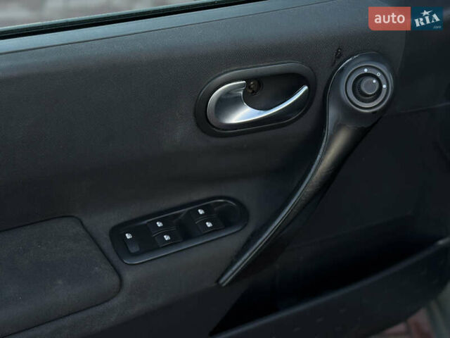 Сірий Рено Меган, об'ємом двигуна 1.6 л та пробігом 240 тис. км за 4950 $, фото 16 на Automoto.ua