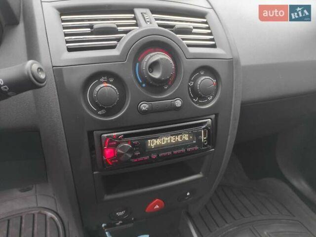 Серый Рено Меган, объемом двигателя 1.6 л и пробегом 212 тыс. км за 5990 $, фото 19 на Automoto.ua