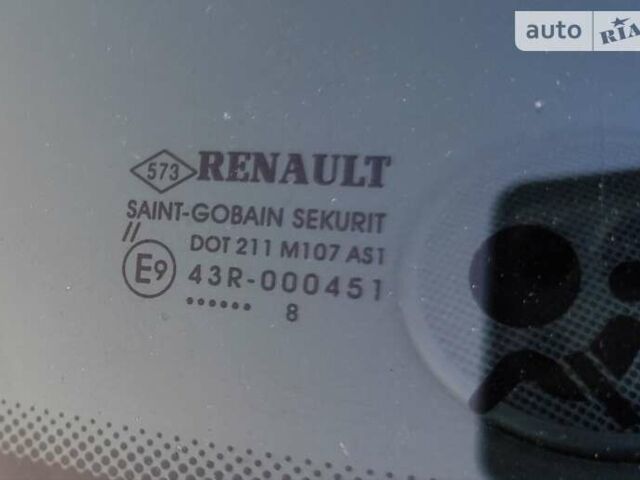 Серый Рено Меган, объемом двигателя 1.6 л и пробегом 165 тыс. км за 5550 $, фото 3 на Automoto.ua