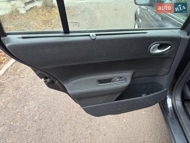 Сірий Рено Меган, об'ємом двигуна 1.6 л та пробігом 212 тис. км за 5950 $, фото 16 на Automoto.ua