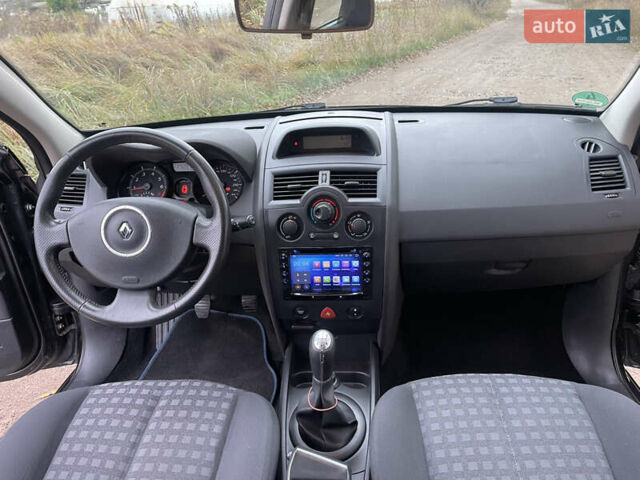 Серый Рено Меган, объемом двигателя 1.6 л и пробегом 217 тыс. км за 5350 $, фото 32 на Automoto.ua