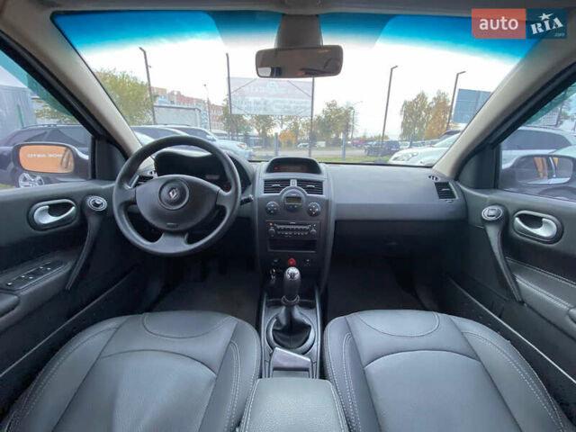 Серый Рено Меган, объемом двигателя 1.6 л и пробегом 250 тыс. км за 5250 $, фото 12 на Automoto.ua