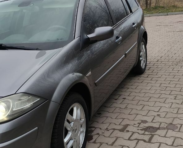 Серый Рено Меган, объемом двигателя 0 л и пробегом 270 тыс. км за 5800 $, фото 2 на Automoto.ua