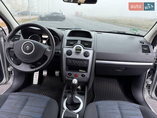 Серый Рено Меган, объемом двигателя 1.6 л и пробегом 213 тыс. км за 5100 $, фото 29 на Automoto.ua