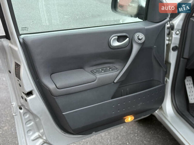 Серый Рено Меган, объемом двигателя 1.6 л и пробегом 213 тыс. км за 5100 $, фото 16 на Automoto.ua