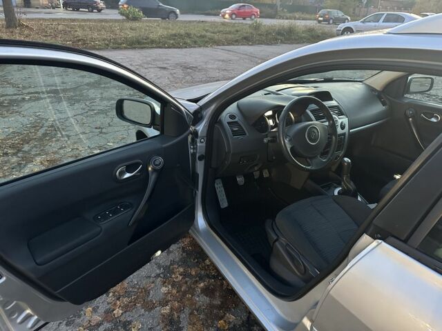 Сірий Рено Меган, об'ємом двигуна 1.6 л та пробігом 161 тис. км за 5250 $, фото 7 на Automoto.ua