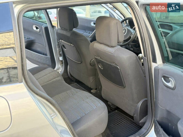 Серый Рено Меган, объемом двигателя 1.6 л и пробегом 213 тыс. км за 5650 $, фото 23 на Automoto.ua