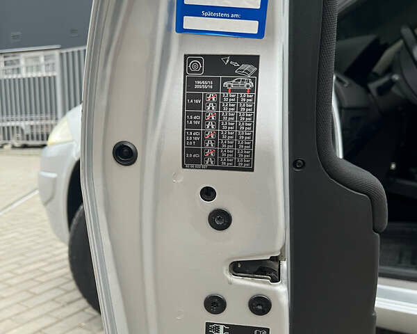 Серый Рено Меган, объемом двигателя 1.46 л и пробегом 271 тыс. км за 6500 $, фото 8 на Automoto.ua