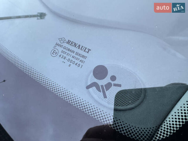 Сірий Рено Меган, об'ємом двигуна 1.6 л та пробігом 184 тис. км за 4799 $, фото 36 на Automoto.ua