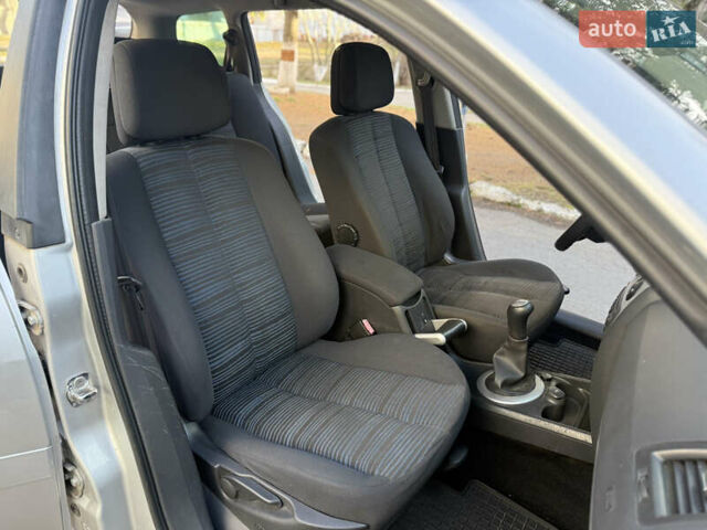 Серый Рено Меган, объемом двигателя 1.6 л и пробегом 213 тыс. км за 5650 $, фото 27 на Automoto.ua