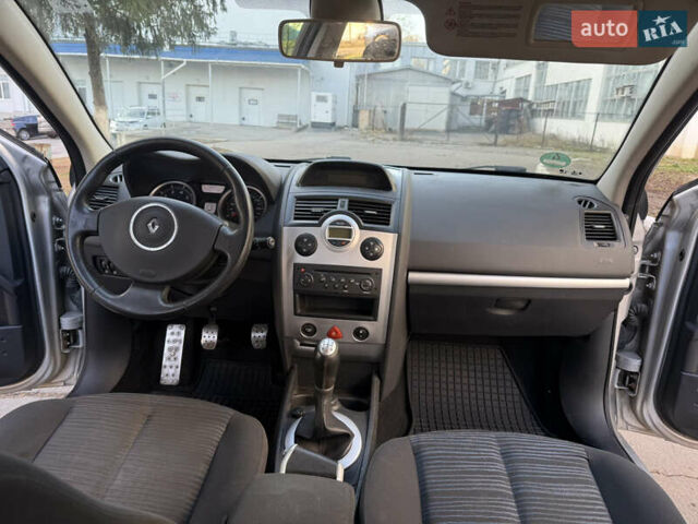 Серый Рено Меган, объемом двигателя 1.6 л и пробегом 213 тыс. км за 5650 $, фото 24 на Automoto.ua