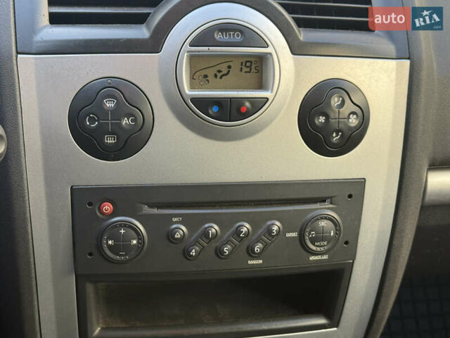 Серый Рено Меган, объемом двигателя 1.6 л и пробегом 213 тыс. км за 5650 $, фото 36 на Automoto.ua