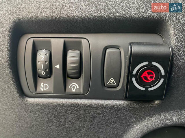 Серый Рено Меган, объемом двигателя 1.6 л и пробегом 250 тыс. км за 5250 $, фото 16 на Automoto.ua