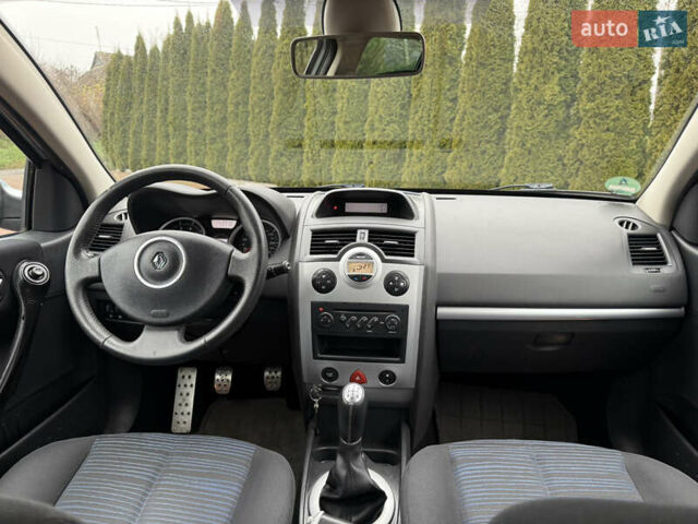 Сірий Рено Меган, об'ємом двигуна 1.6 л та пробігом 143 тис. км за 5700 $, фото 40 на Automoto.ua