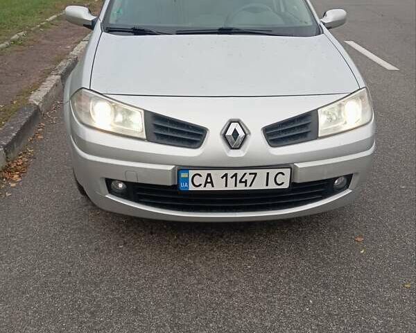 Серый Рено Меган, объемом двигателя 1.6 л и пробегом 230 тыс. км за 5299 $, фото 14 на Automoto.ua