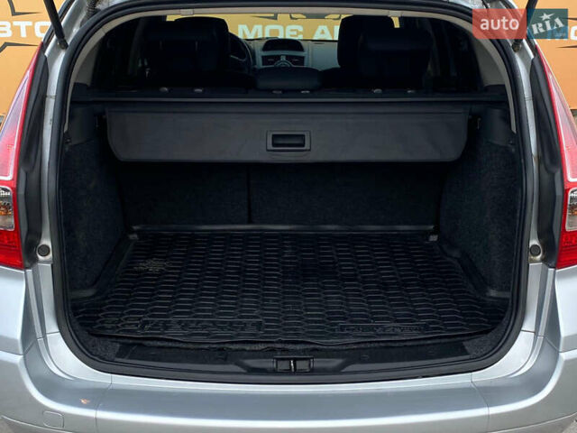 Серый Рено Меган, объемом двигателя 1.6 л и пробегом 250 тыс. км за 5500 $, фото 24 на Automoto.ua