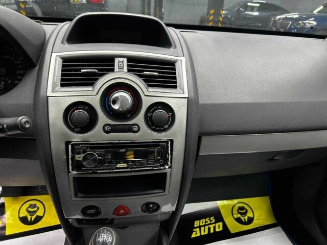 Серый Рено Меган, объемом двигателя 1.9 л и пробегом 224 тыс. км за 7000 $, фото 11 на Automoto.ua