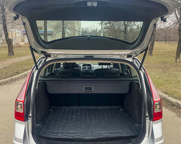 Серый Рено Меган, объемом двигателя 1.46 л и пробегом 237 тыс. км за 6300 $, фото 3 на Automoto.ua