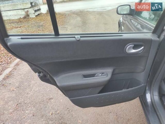 Серый Рено Меган, объемом двигателя 1.6 л и пробегом 212 тыс. км за 5990 $, фото 12 на Automoto.ua