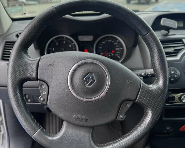 Сірий Рено Меган, об'ємом двигуна 1.87 л та пробігом 320 тис. км за 5400 $, фото 7 на Automoto.ua